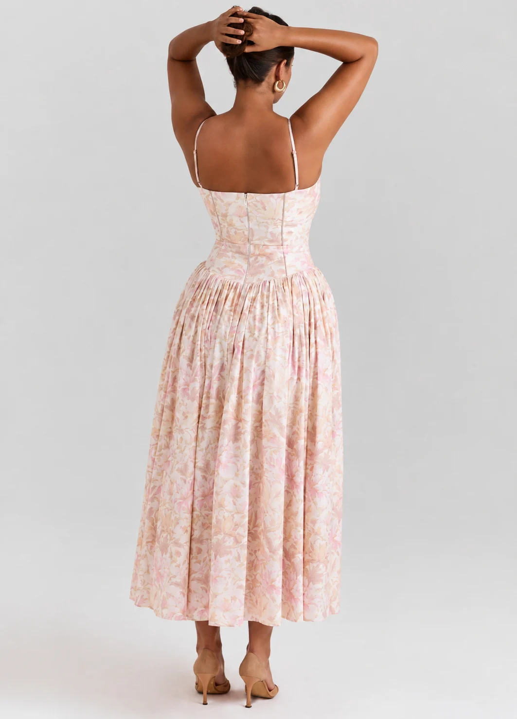 elara-back.webp