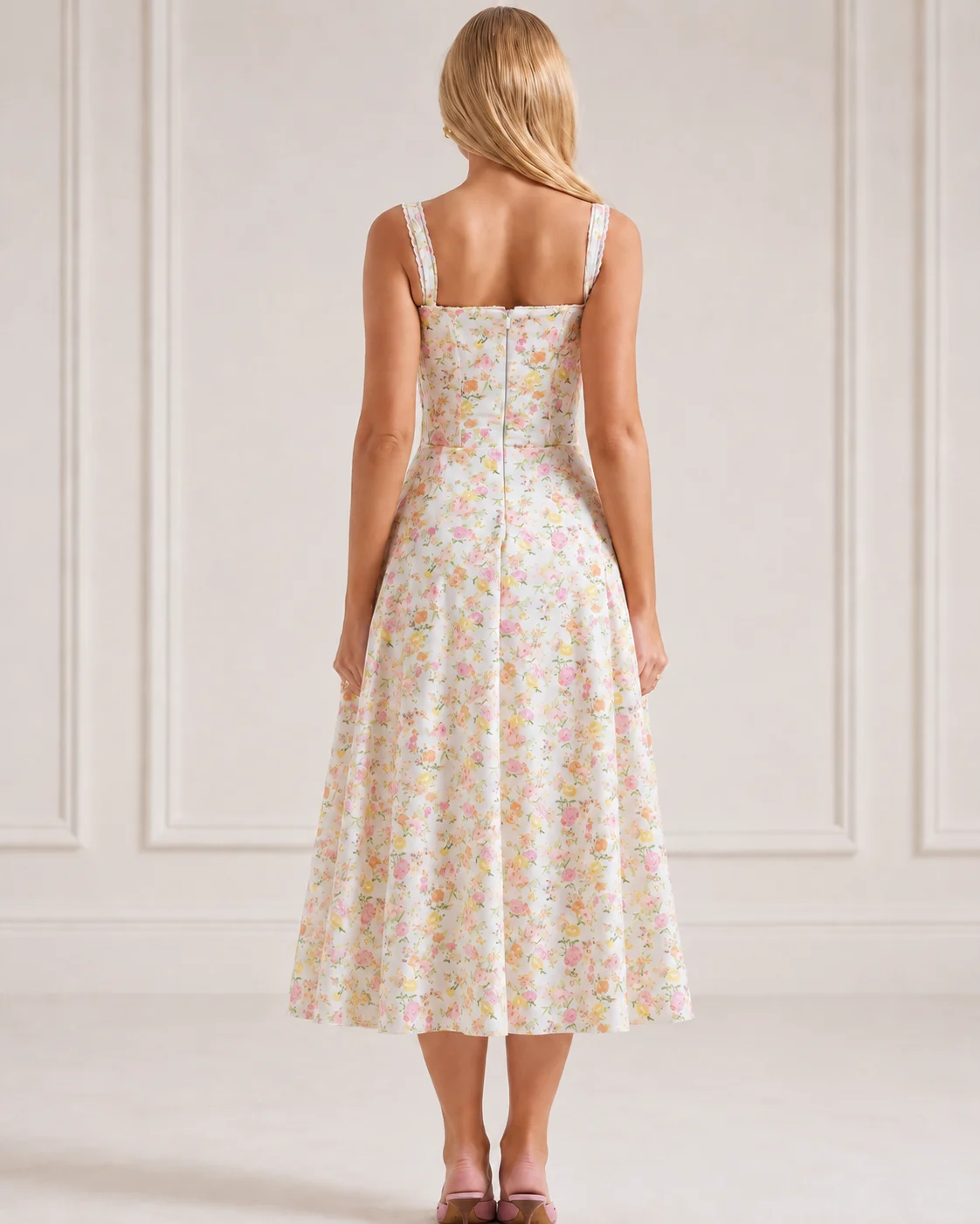 Elodie-back.webp
